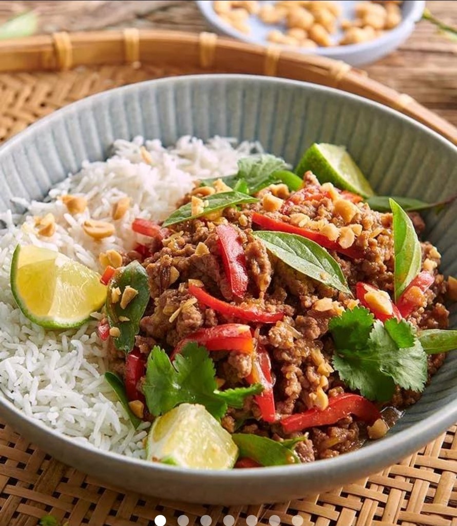  Basilic sauté au poulet (Pad Kra Pao)